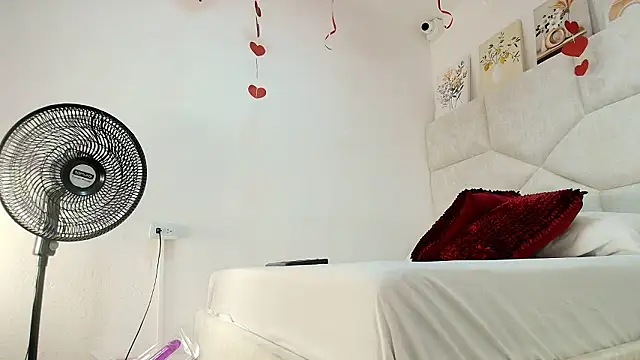 Snapshot of elizawiliamst chatting on March 18, 2:09 pm elizawiliamst online show from March 18, 2:09 pm