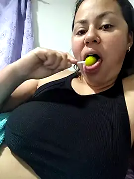 camila-titis online show from May 12, 3:58 am