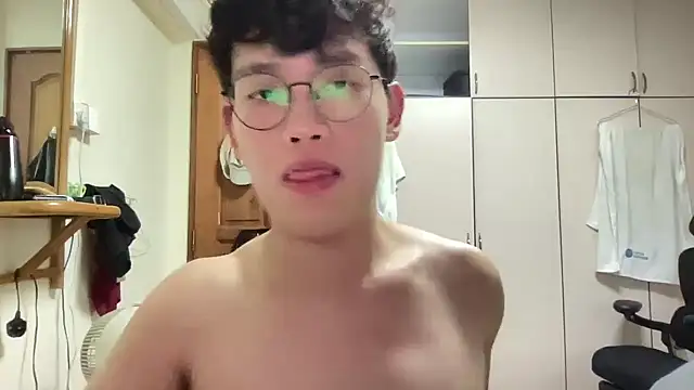 Snapshot of Passionatetwink2 chatting on September 25, 10:19 am Passionatetwink2 online show from September 25, 10:19 am