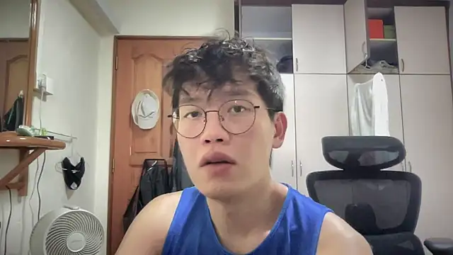 Snapshot of Passionatetwink2 chatting on October 6, 9:29 am Passionatetwink2 online show from October 6, 9:29 am