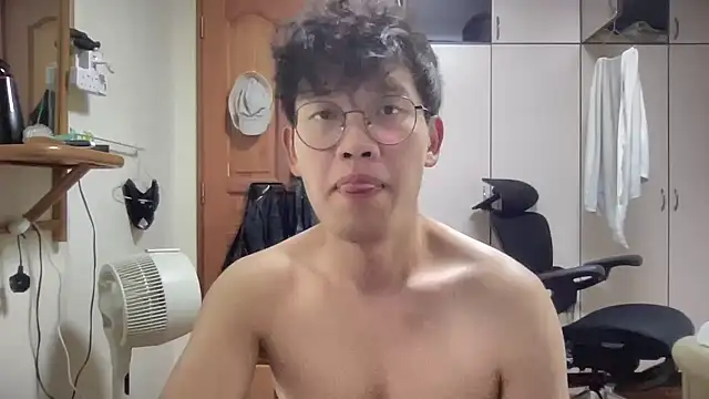 Snapshot of Passionatetwink2 chatting on October 9, 10:57 am Passionatetwink2 online show from October 9, 10:57 am