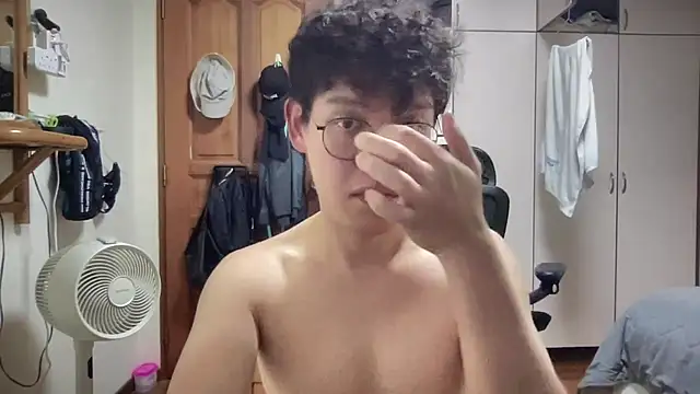 Snapshot of Passionatetwink2 chatting on October 14, 11:11 am Passionatetwink2 online show from October 14, 11:11 am