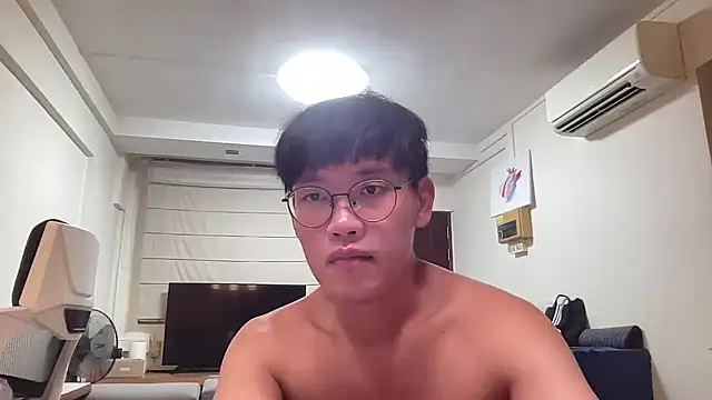 Snapshot of Passionatetwink2 chatting on July 17, 10:55 am Passionatetwink2 online show from July 17, 10:55 am