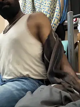 Snapshot of DJLOVE280825 chatting on November 21, 11:47 pm DJLOVE280825 online show from November 21, 11:47 pm