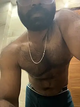 Snapshot of DJLOVE280825 chatting on March 31, 9:15 pm DJLOVE280825 online show from March 31, 9:15 pm