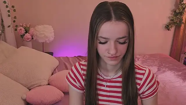 E l i z e  online show from May 9, 5:23 am