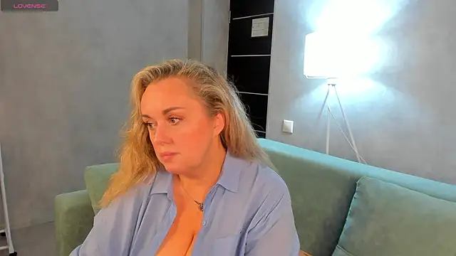 Snapshot of Sky_Kuper chatting on September 27, 9:31 pm Sky Kuper online show from September 27, 9:31 pm