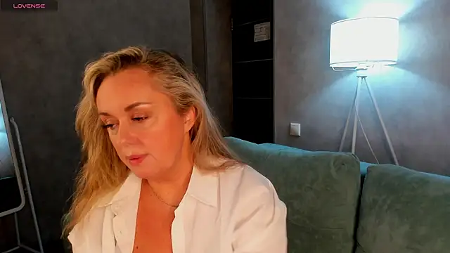 Snapshot of Sky_Kuper chatting on October 26, 12:38 am Sky Kuper online show from October 26, 12:38 am