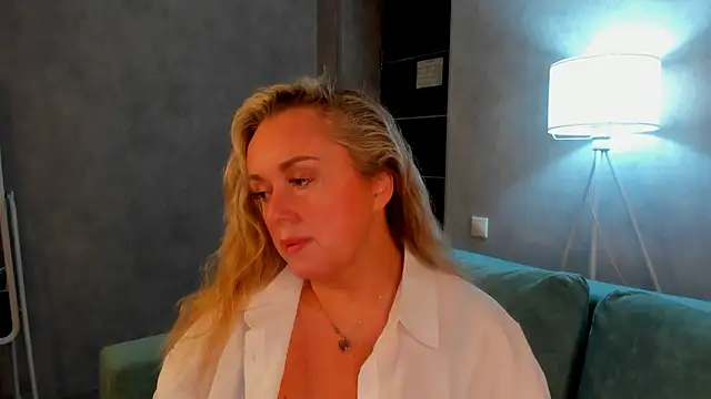 Snapshot of Sky_Kuper chatting on November 2, 11:40 pm Sky Kuper online show from November 2, 11:40 pm