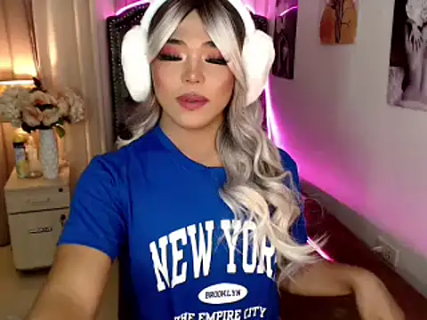 Snapshot of Heaven_Cock chatting on November 23, 9:09 am Heaven Cock online show from November 23, 9:09 am