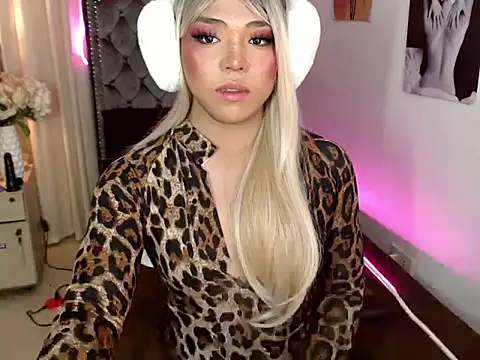 Snapshot of Heaven_Cock chatting on December 3, 11:41 am Heaven Cock online show from December 3, 11:41 am