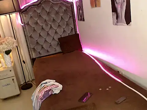 Snapshot of Heaven_Cock chatting on January 18, 11:47 am Heaven Cock online show from January 18, 11:47 am