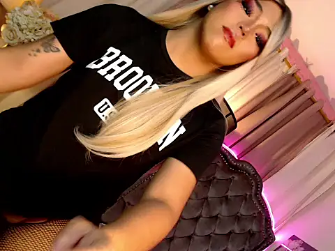 Snapshot of Heaven_Cock chatting on February 10, 4:22 pm Heaven Cock online show from February 10, 4:22 pm