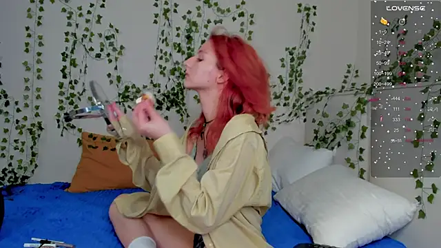 Snapshot of LisaFlames chatting on October 27, 9:13 am LisaFlames online show from October 27, 9:13 am