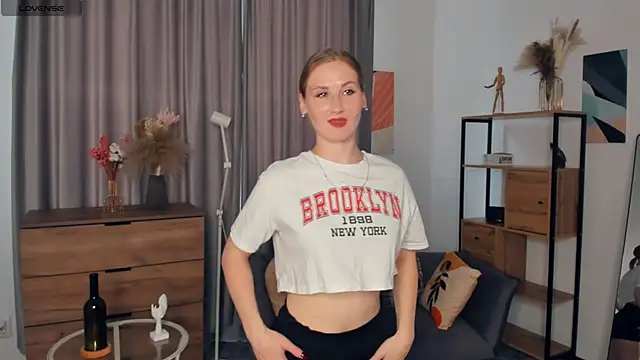 LoganHoague online show from September 12, 7:19 am