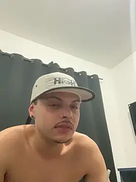 Snapshot of alemaolucca chatting on October 17, 3:53 am alemaolucca online show from October 17, 3:53 am