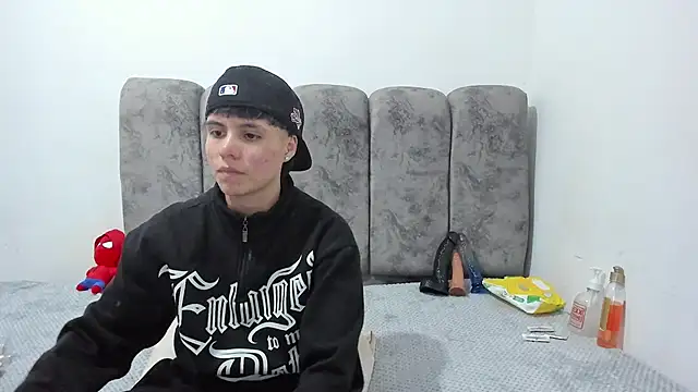 Snapshot of Bruno_Cruzz chatting on June 18, 9:36 am Bruno Cruzz online show from June 18, 9:36 am