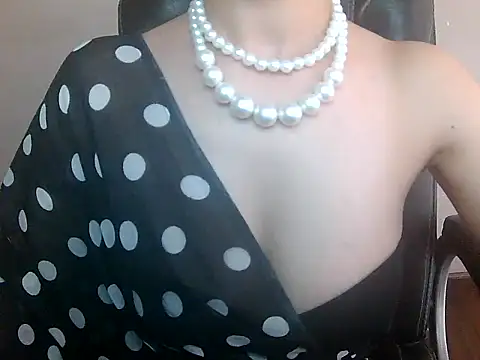 Snapshot of akankshapuri chatting on October 1, 6:08 am akankshapuri online show from October 1, 6:08 am