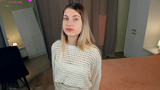 MartiRoyal online show from September 17, 4:47 am