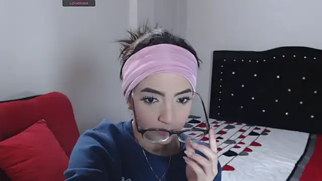 Snapshot of Coraline_Playful chatting on September 29, 1:05 pm Coraline Playful online show from September 29, 1:05 pm