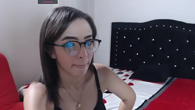 Snapshot of Coraline_Playful chatting on October 4, 6:50 pm Coraline Playful online show from October 4, 6:50 pm