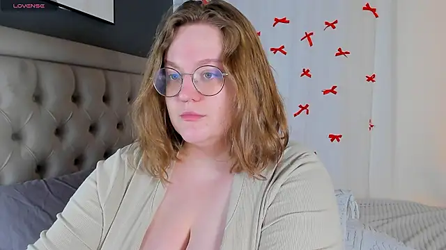 Snapshot of Alissa_S chatting on February 12, 12:44 pm Alissa S online show from February 12, 12:44 pm