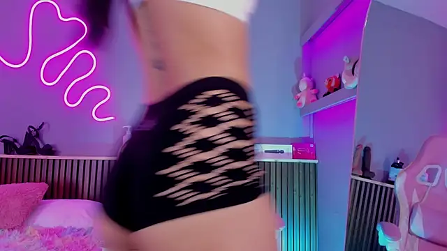 Snapshot of SammyRose_ chatting on June 11, 8:18 pm SammyRose online show from June 11, 8:18 pm