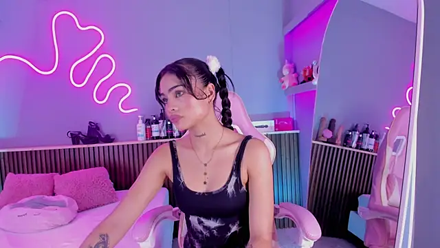 Snapshot of SammyRose_ chatting on July 11, 8:11 pm SammyRose online show from July 11, 8:11 pm