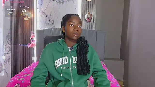 Snapshot of katia_green1 chatting on February 15, 12:36 pm katia green1 online show from February 15, 12:36 pm