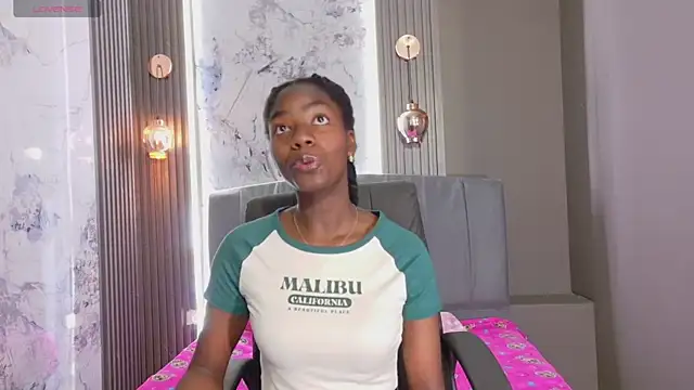 Snapshot of katia_green1 chatting on March 17, 12:19 pm katia green1 online show from March 17, 12:19 pm