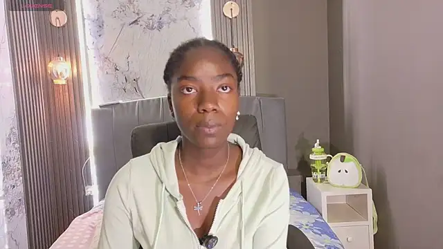 Snapshot of katia_green1 chatting on April 6, 12:50 pm katia green1 online show from April 6, 12:50 pm