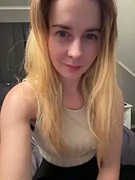 Snapshot of ellieen chatting on October 12, 8:30 pm ellieen online show from October 12, 8:30 pm