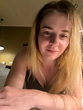 Snapshot of ellieen chatting on October 22, 8:08 pm ellieen online show from October 22, 8:08 pm