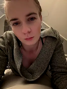 Snapshot of ellieen chatting on October 29, 10:00 pm ellieen online show from October 29, 10:00 pm