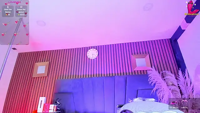 Snapshot of BritanyBrown_ chatting on June 18, 5:19 am BritanyBrown online show from June 18, 5:19 am