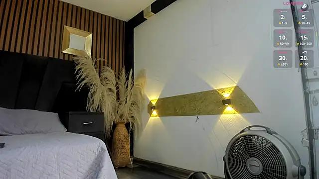 Snapshot of BritanyBrown_ chatting on June 19, 5:01 am BritanyBrown online show from June 19, 5:01 am