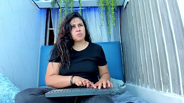 Jessybrownn online show from September 13, 4:34 am