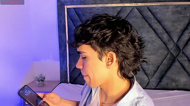 JoeCollins  online show from October 21, 9:04 pm