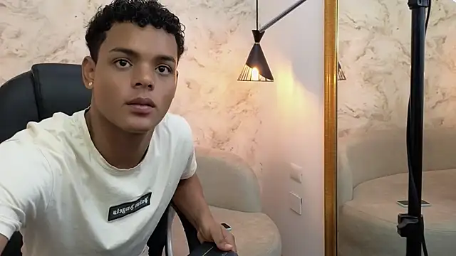 Valentino Thompson online show from September 18, 7:38 pm