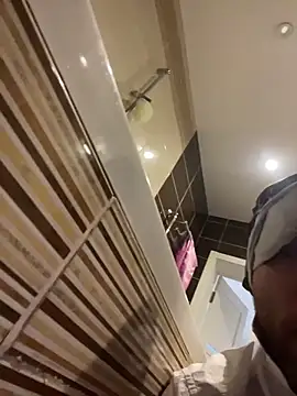 Snapshot of BonchBru chatting on October 25, 6:43 am BonchBru online show from October 25, 6:43 am