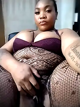 BeverlyQueen14 online show from December 18, 2:45 pm