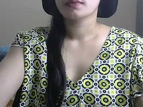 Snapshot of SexyNeylar chatting on February 18, 12:23 pm SexyNeylar online show from February 18, 12:23 pm