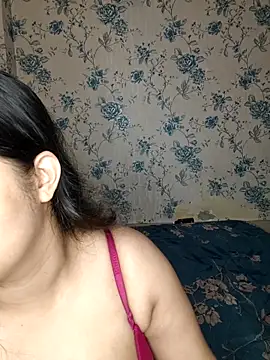 priyaverma00 online show from May 12, 8:17 pm
