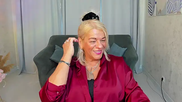 Snapshot of AnittaHarris chatting on October 10, 7:40 am AnittaHarris online show from October 10, 7:40 am