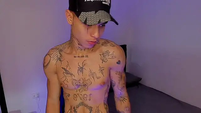 Snapshot of john_mystic chatting on October 1, 3:01 am john mystic online show from October 1, 3:01 am