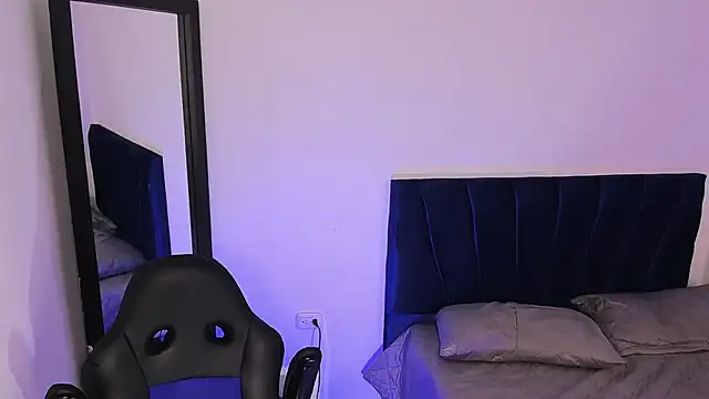 Snapshot of john_mystic chatting on October 10, 6:56 am john mystic online show from October 10, 6:56 am