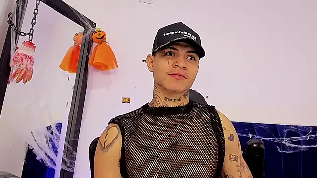 Snapshot of john_mystic chatting on October 18, 3:09 am john mystic online show from October 18, 3:09 am