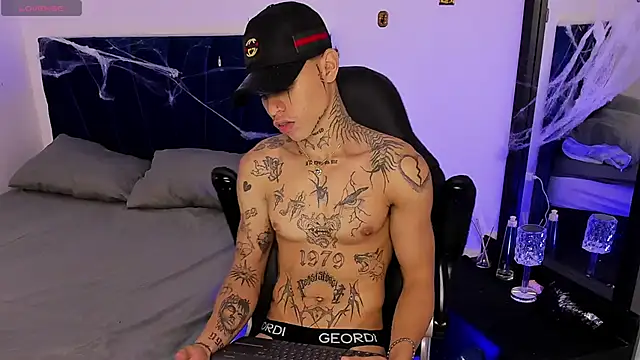 Snapshot of john_mystic chatting on October 20, 7:36 pm john mystic online show from October 20, 7:36 pm