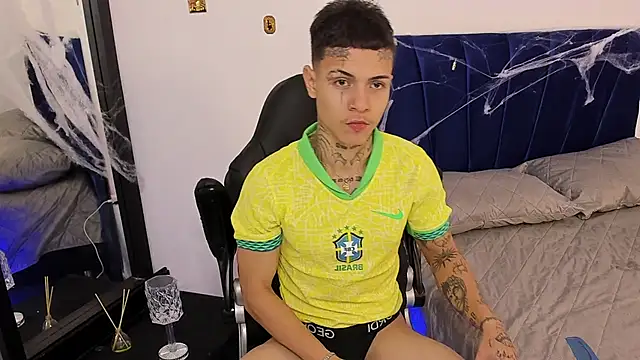 Snapshot of john_mystic chatting on October 29, 3:42 am john mystic online show from October 29, 3:42 am