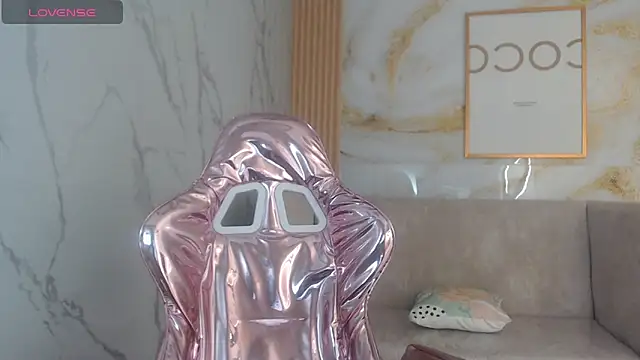 Snapshot of sara_lopez_s chatting on October 29, 1:30 am sara lopez s online show from October 29, 1:30 am